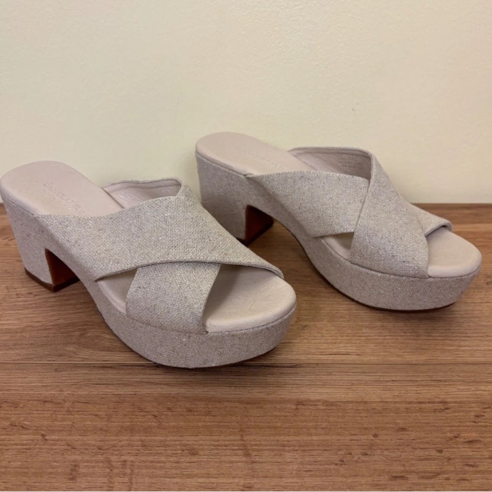 Chocolat Blu Crisscross Platform fabric  Sandals in Pale Beige size 7.5